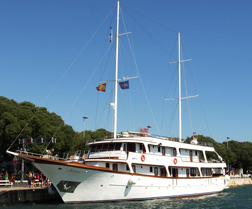 El MS Amore atracado en Puerto MS AMORE CRUCERO CROACIA POLITOURS CREUER CROACIA